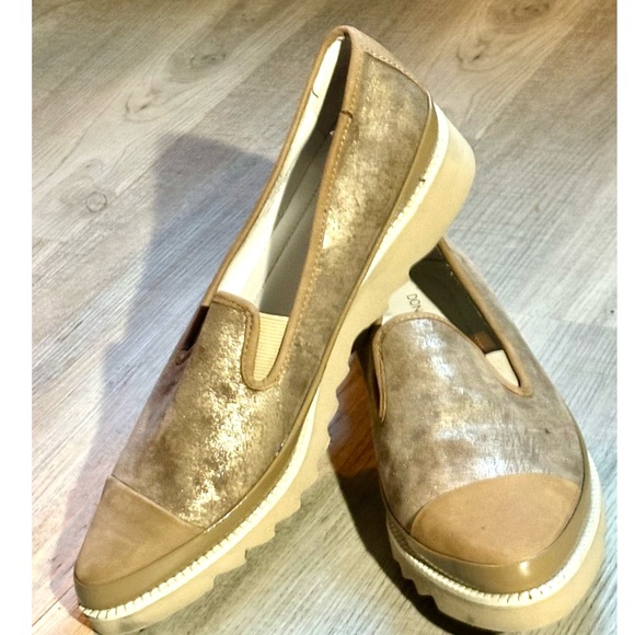 Donald J. Pliner loafer shoe in metallic gold leather with pointed toe - - Picture 4 of 10